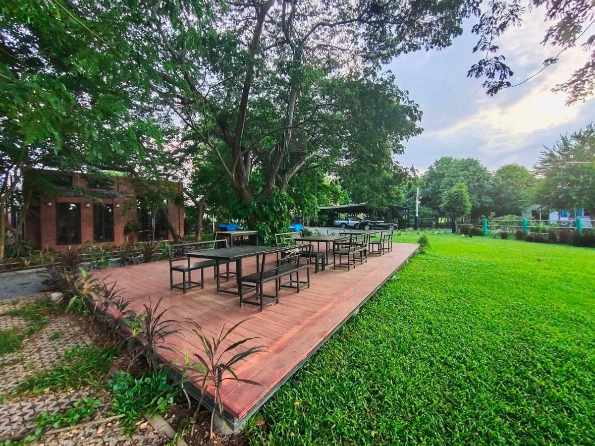 Baan Tonjaeng Resort Chai Nat Buitenkant foto