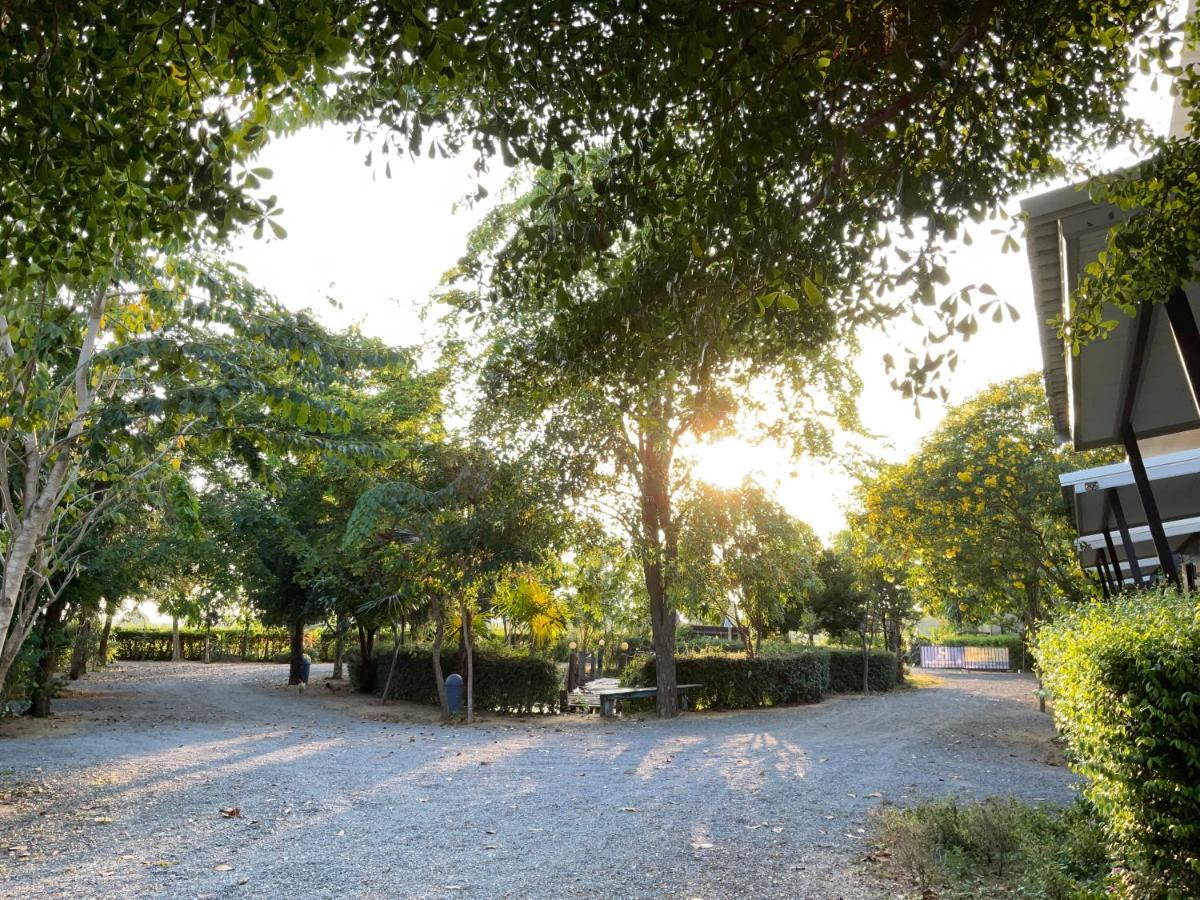 Baan Tonjaeng Resort Chai Nat Buitenkant foto