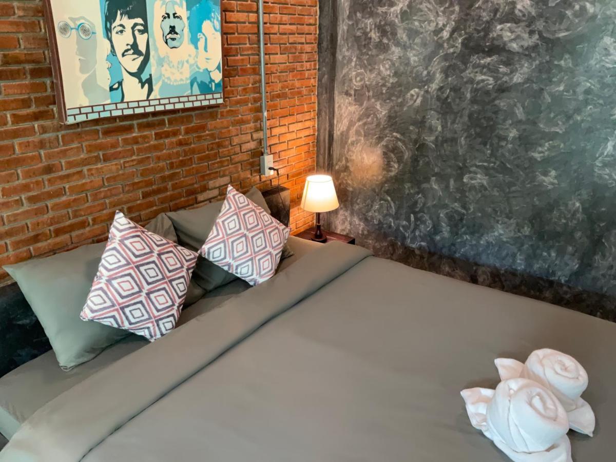Baan Tonjaeng Resort Chai Nat Buitenkant foto
